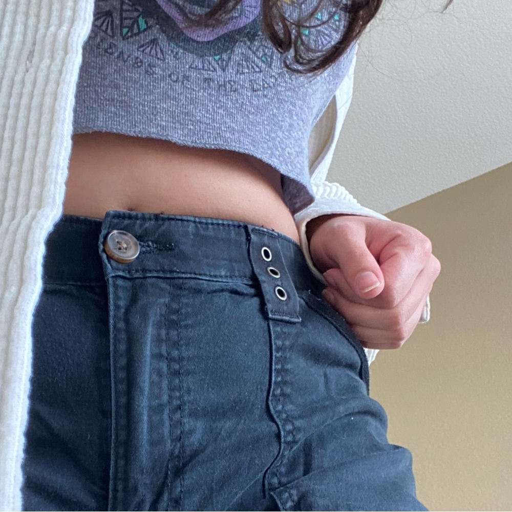 Black Cargo Capri - image 5